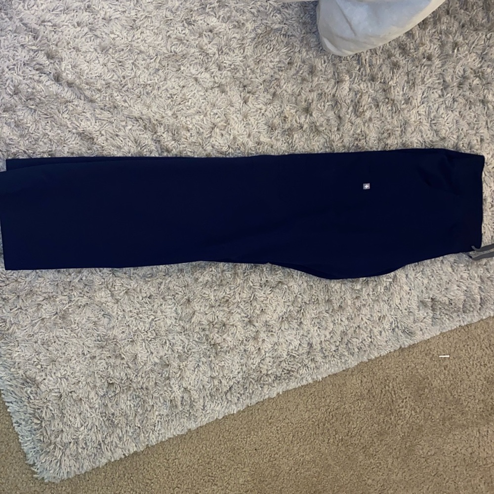 FIGS Women’s Size L Navy Kade Cargo Scrub Pants!!